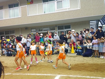 リレー（秋の運動会）